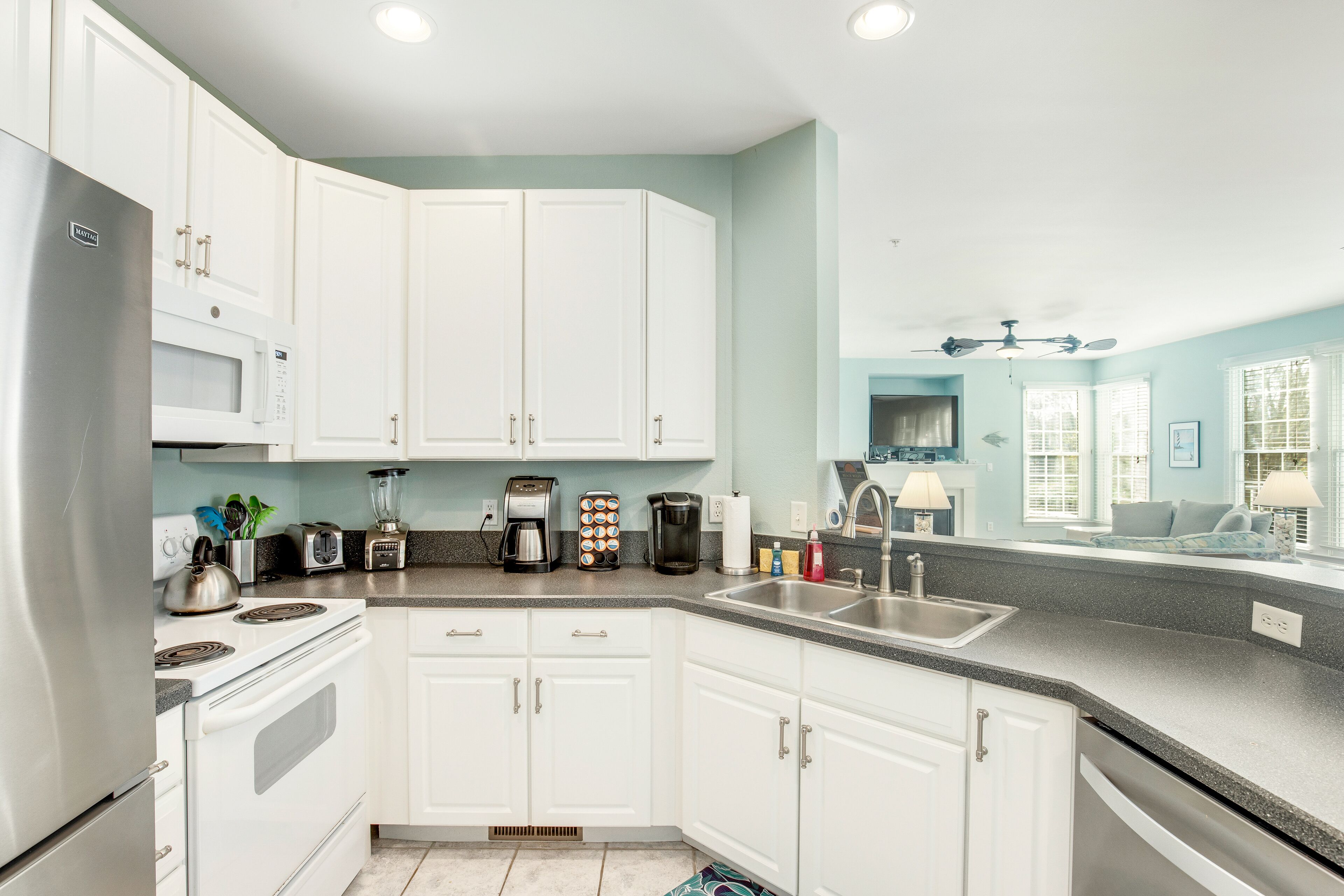 Bear Trap Dunes dog-friendly condo w/ balcony, shared sauna, & golf on-site