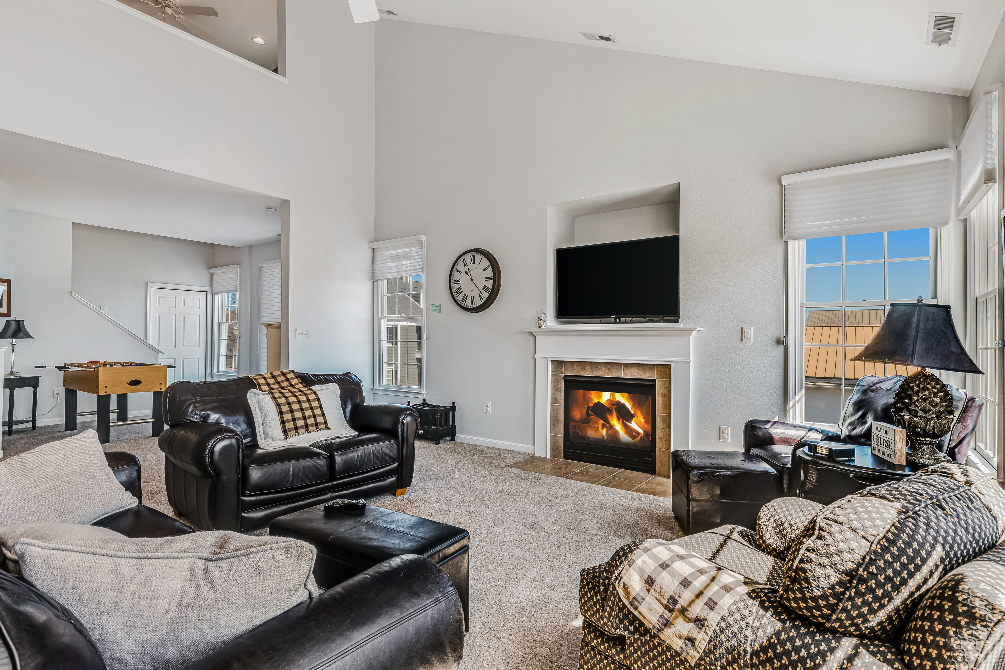 Bear Trap Dunes 2nd floor condo w/shared sauna, golf on-site, & basketball court