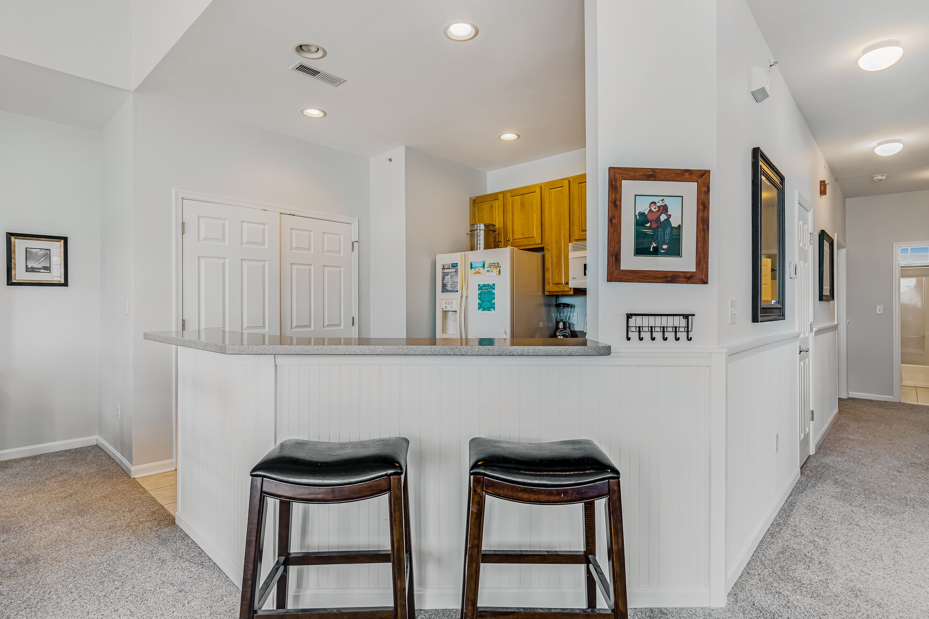 Bear Trap Dunes 2nd floor condo w/shared sauna, golf on-site, & basketball court