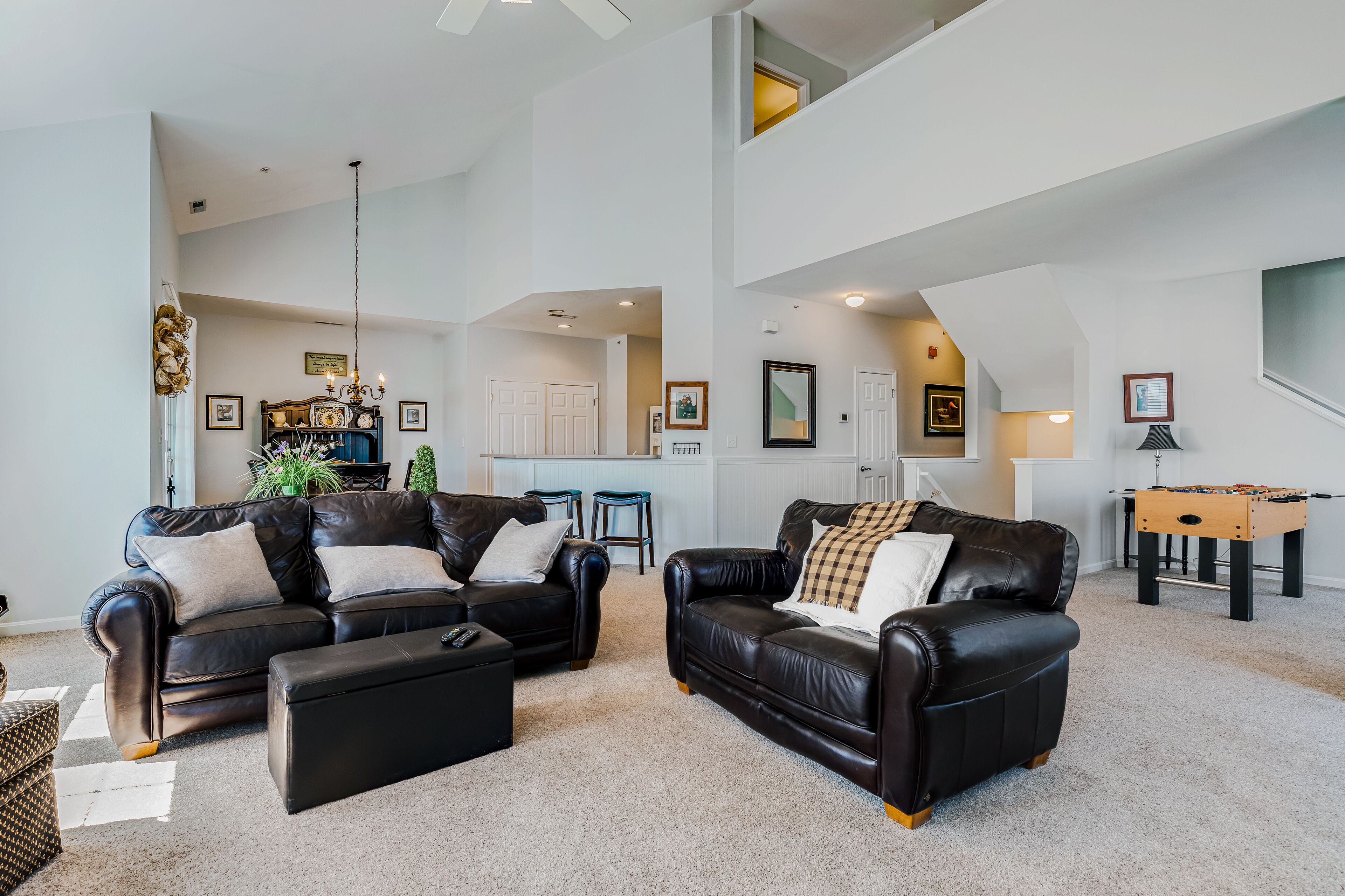 Bear Trap Dunes 2nd floor condo w/shared sauna, golf on-site, & basketball court