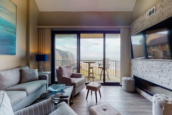 Una televisión, una chimenea, un reproductor de DVD