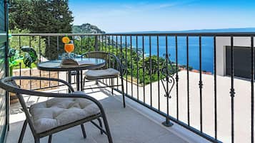 House | Water view