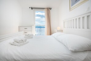 House | In-room safe, iron/ironing board, free WiFi