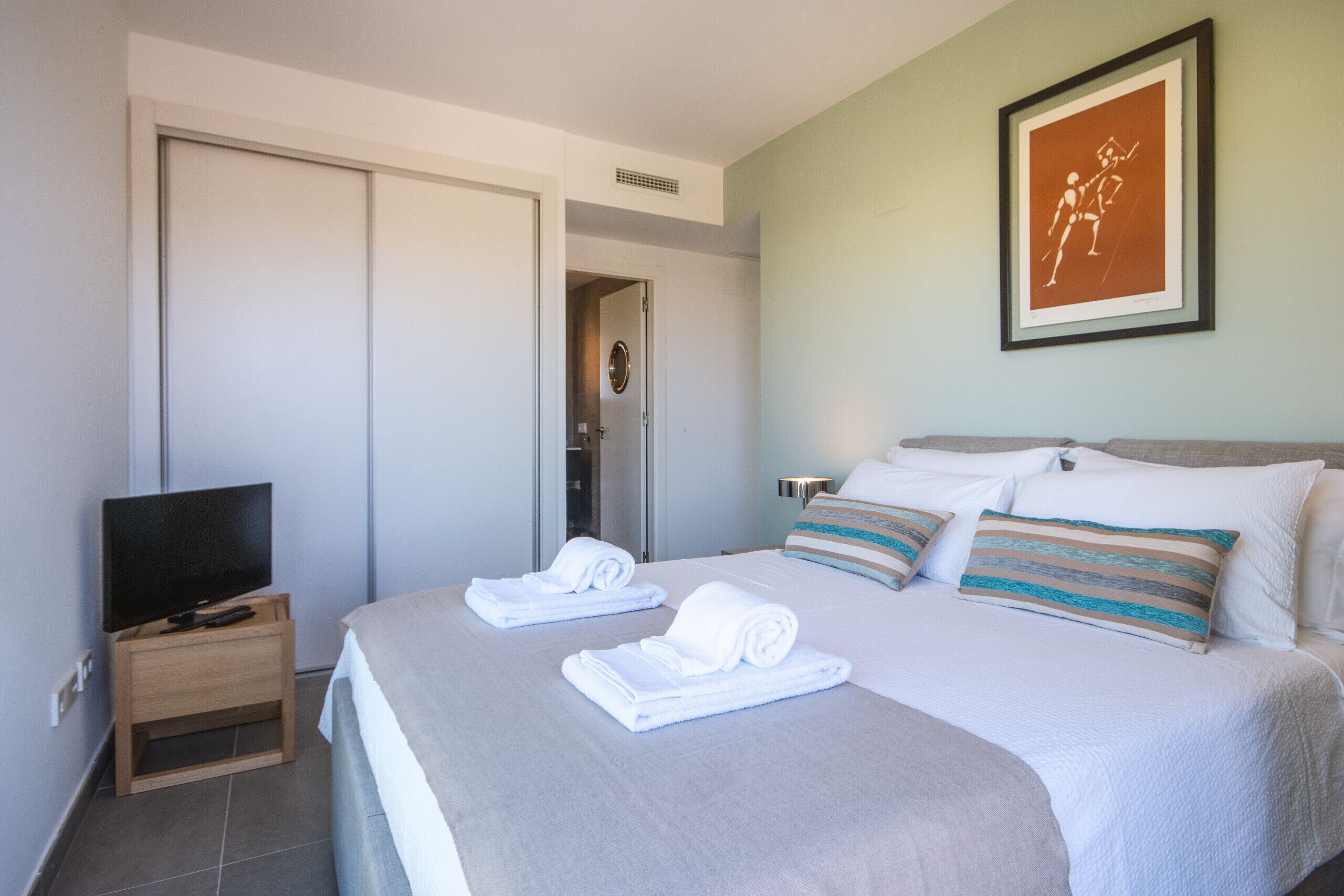 3 bedrooms, iron/ironing board, free WiFi, bed sheets