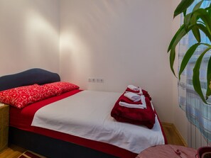 3 bedrooms, iron/ironing board, free WiFi