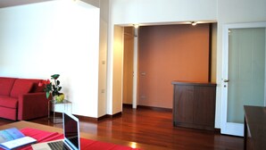 Apartment, 3 Bedrooms | Living room | 40-inch flat-screen TV with digital channels, TV