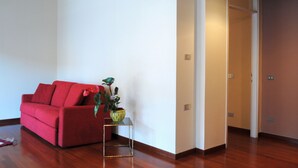 Apartment, 3 Bedrooms | Living room | 40-inch flat-screen TV with digital channels, TV