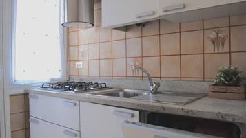 Apartment, 3 Schlafzimmer | Eigene Küche | Großer Kühlschrank, Ofen, Herdplatte, Geschirrspüler