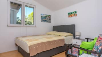 House | 3 bedrooms, iron/ironing board, free WiFi