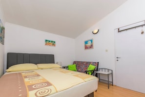 House | 3 bedrooms, iron/ironing board, free WiFi - House Osti (Rogoznica)