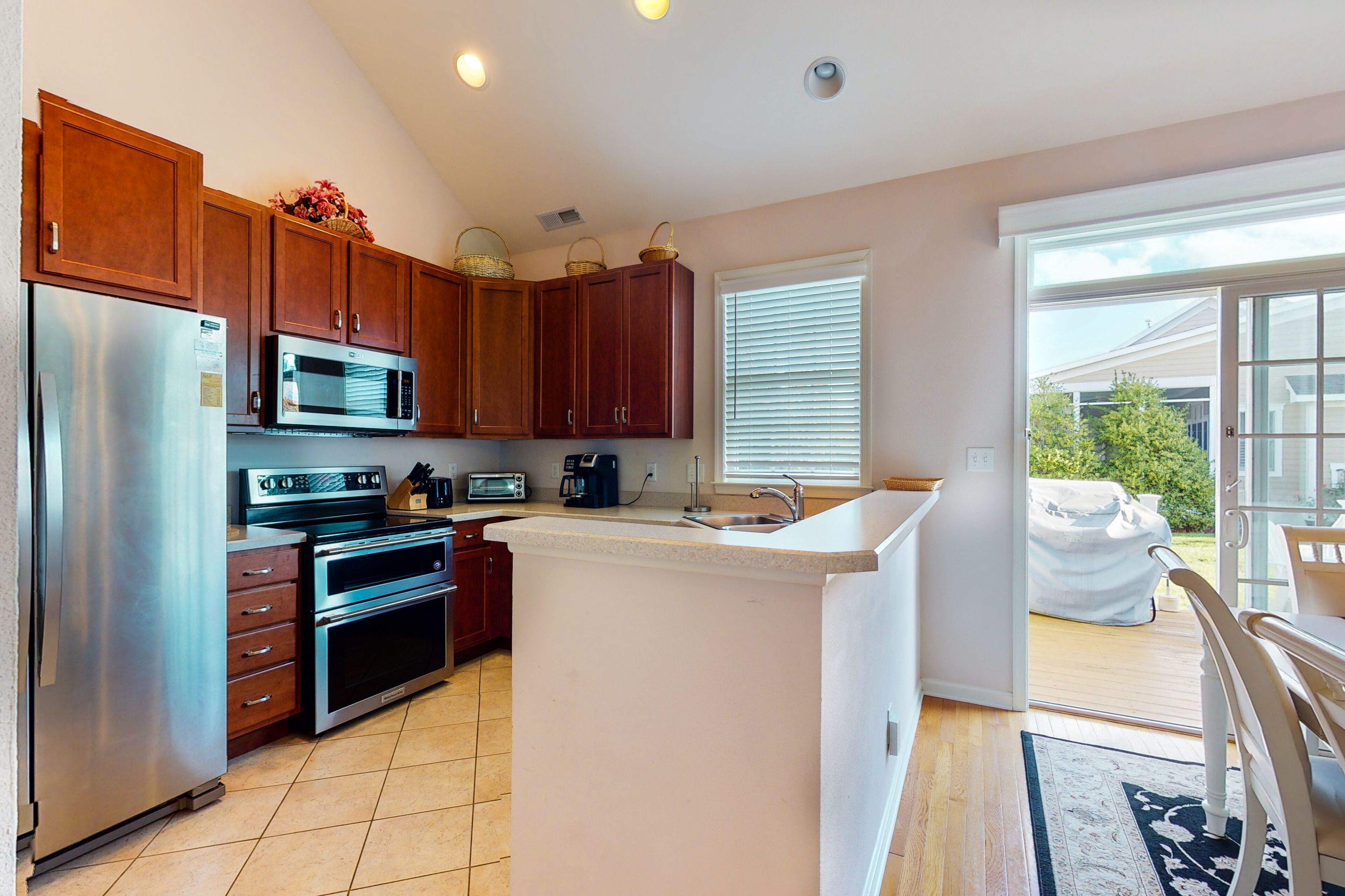 Bear Trap Dunes townhouse w/ golf on-site, basketball court, shared sauna, grill