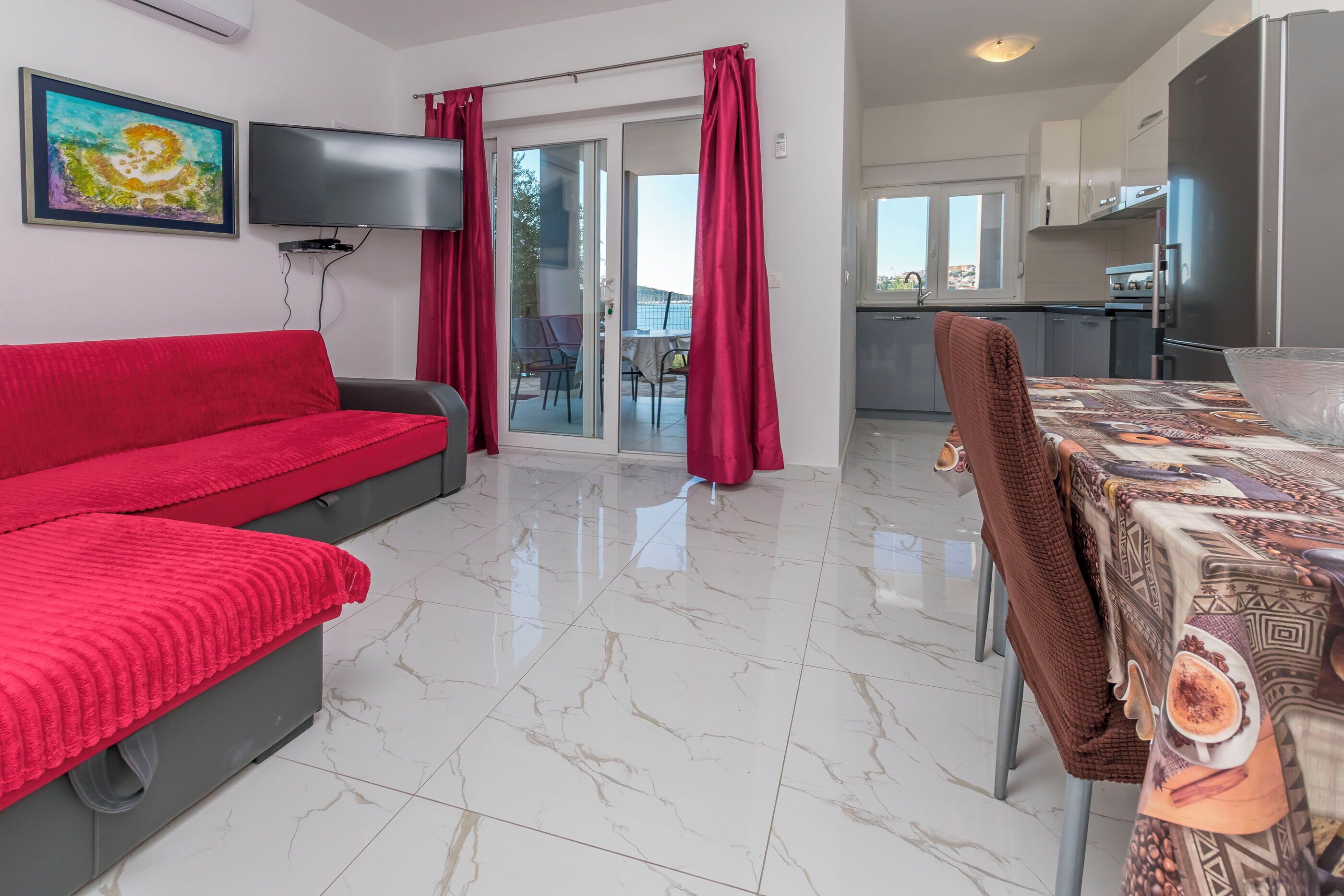 Departamento (A4) | Cocina privada | Refrigerador, microondas, horno y parrilla de estufa 