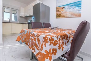 Apartment (A2) | Dining