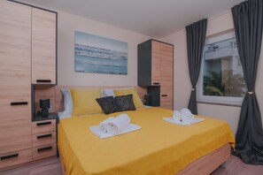 1 bedroom, in-room safe, iron/ironing board, free WiFi