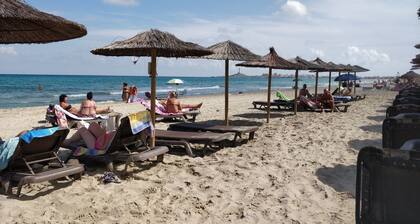 Playa Paraiso, Murcia , beachfront apartment: free WiFi, A/C,Fans, La Manga