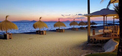 Playa Paraiso, Murcia , beachfront apartment: free WiFi, A/C,Fans, La Manga
