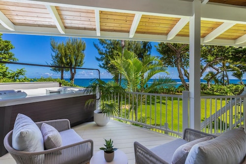 Beachfront Haena home with A/C - Near Tunnels Beach