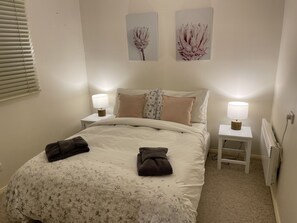 2 bedrooms, iron/ironing board, free WiFi, bed sheets