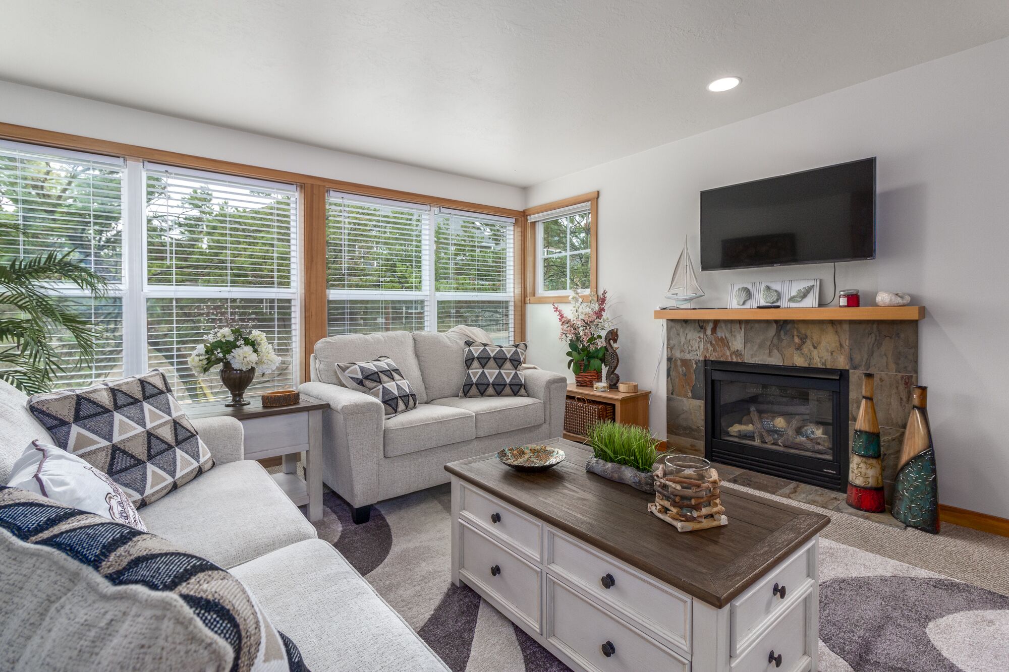 Télévision, cheminée