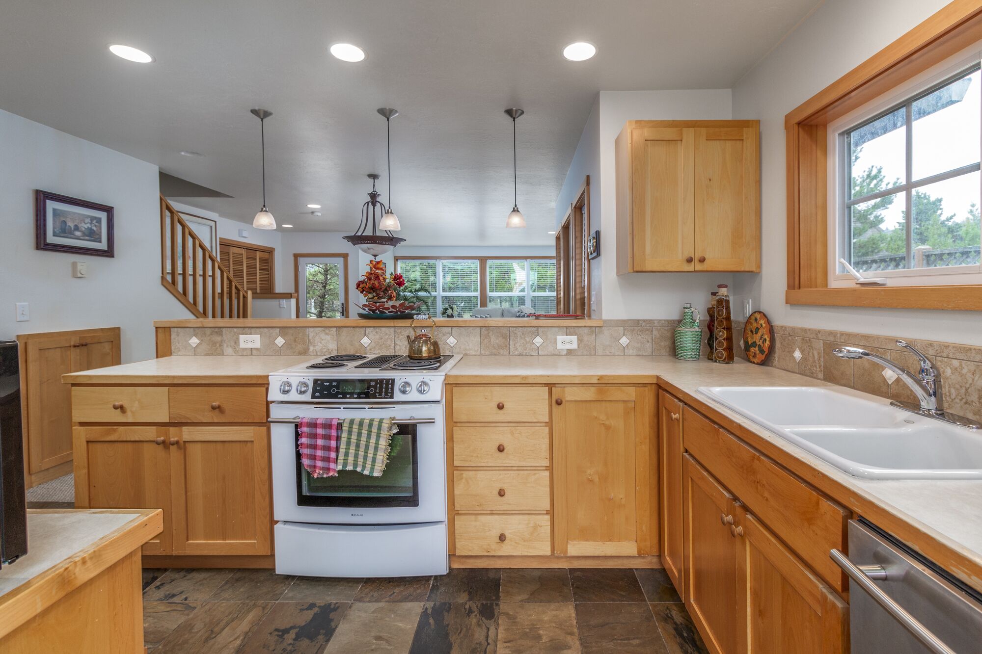 Seaside Paradise #162 - Lovely, spacious, classy townhome near beach