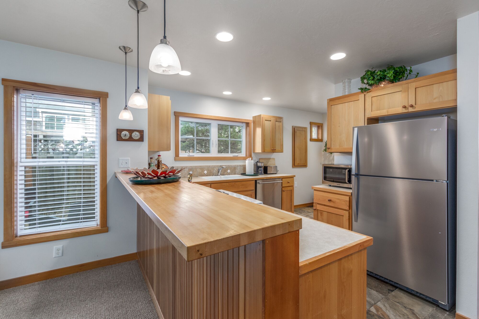 Seaside Paradise #162 - Lovely, spacious, classy townhome near beach