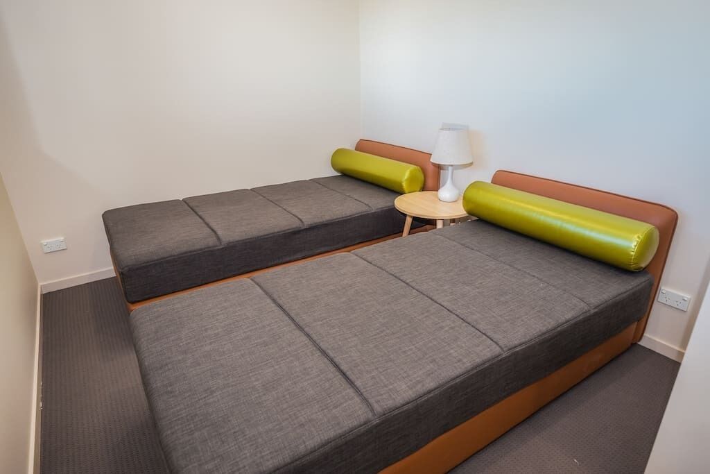 3 室のベッドルーム、アイロン / アイロン台、WiFi (無料)、ベッドシーツ