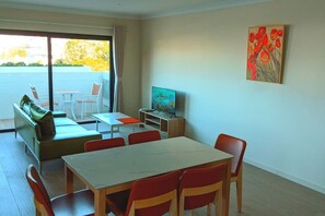 Interior - Stylish 3 bedroom apartment with city view in Windsor, Brisbane (Windsor)