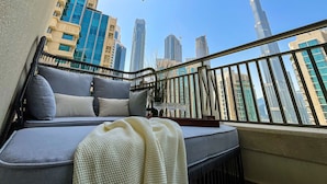 Tower 2 Deluxe Apartment | バルコニー