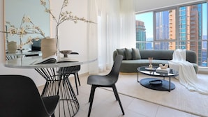 Tower 2 Deluxe Apartment | リビング エリア