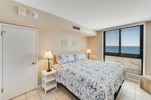 3 bedrooms, iron/ironing board, free Internet, bed sheets