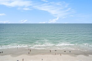 Appartement, 1 slaapkamer | Strand | Accommodatie ligt op het strand