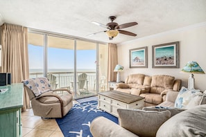 Condo, 1 Bedroom | Living area