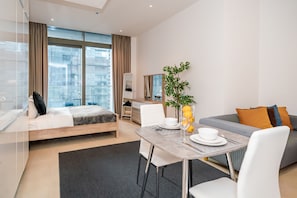 Comfort Apartment | Living room | Table tennis - HiGuests - Marina Gate Tower (Dubai)