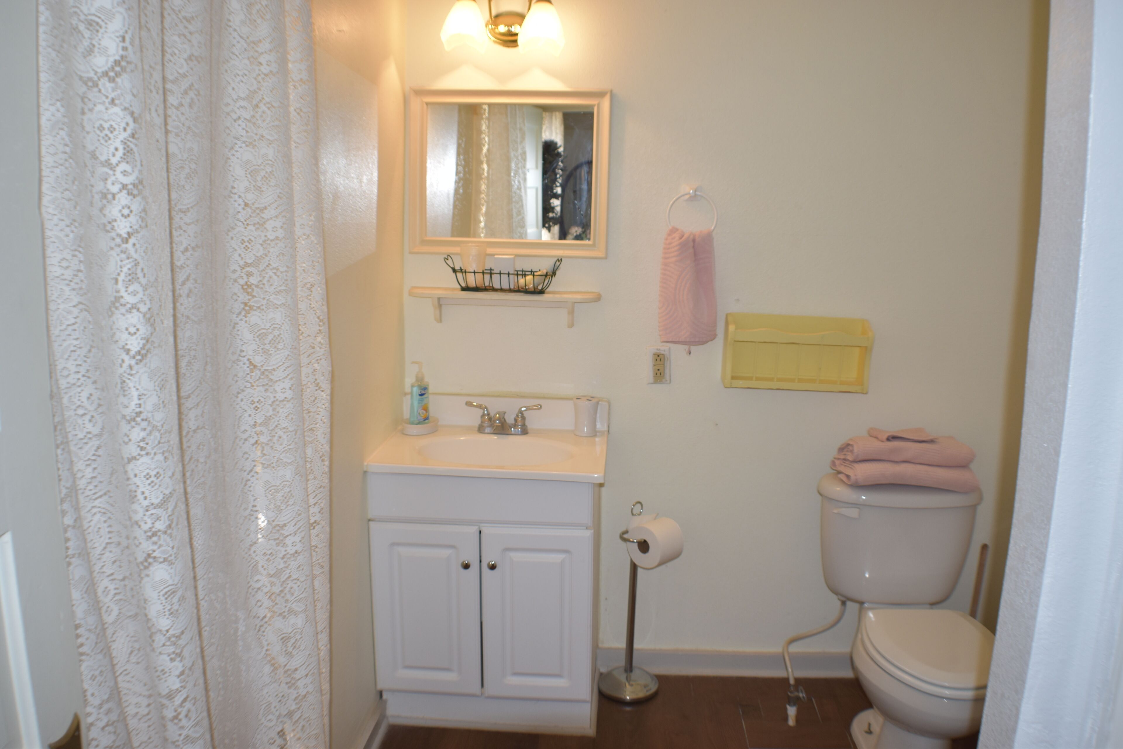deluxe room | bathroom | shower, hair dryer, towels, soap