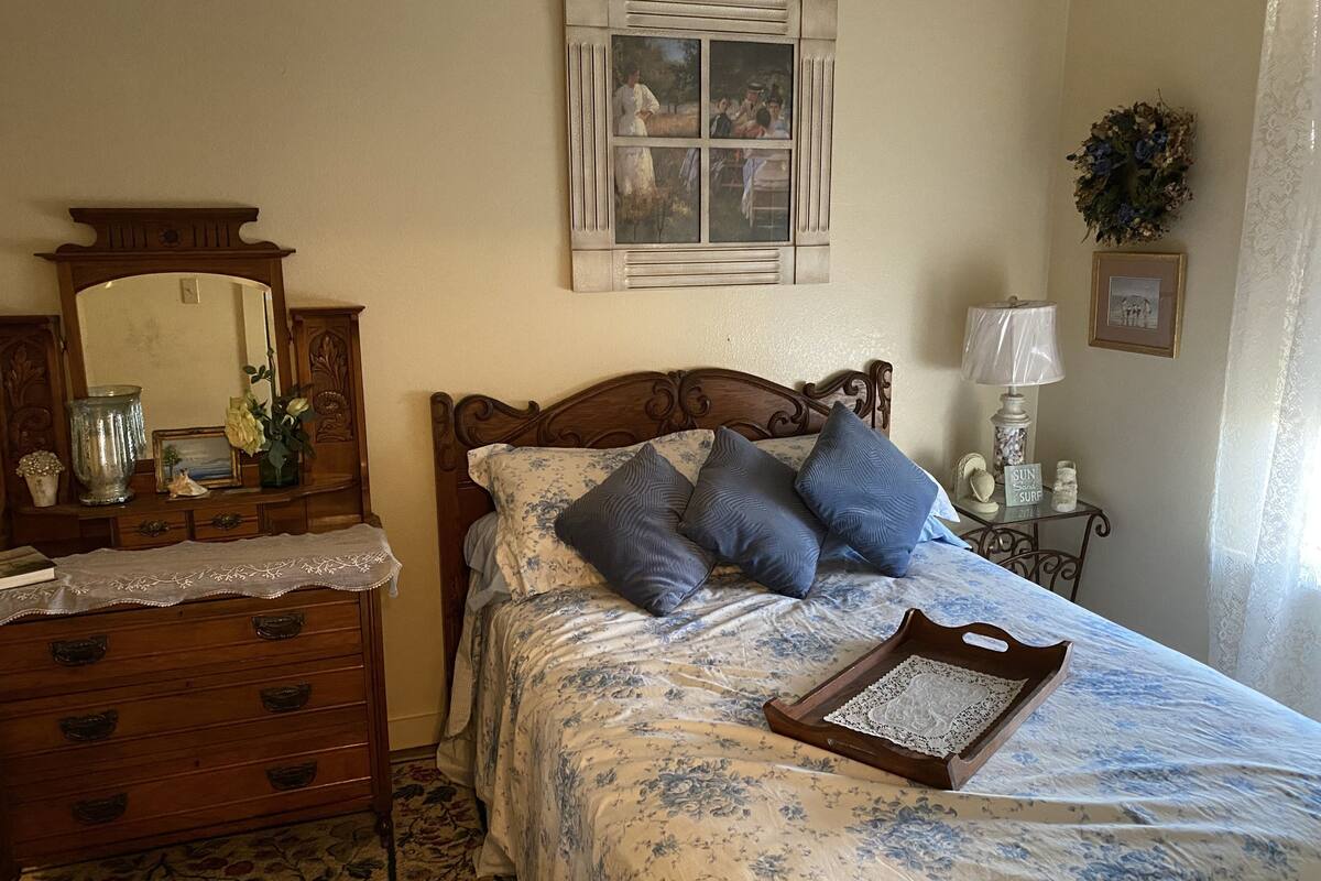 deluxe room | premium bedding, down duvets, pillow-top beds, individually decorated