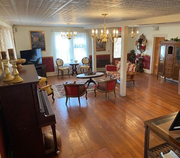 Coin salon dans le hall