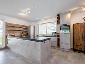 Kühlschrank, Ofen, Herdplatte, Geschirrspüler