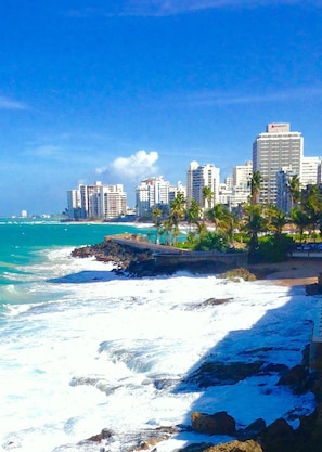 Aan het strand, ligstoelen aan het strand, strandlakens
