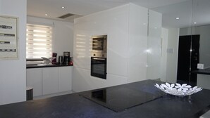 Appartamento Deluxe, 3 camere da letto, vista mare | Cucina privata