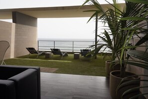 Deluxe appartement, 3 slaapkamers, uitzicht op zee | Uitzicht vanaf balkon