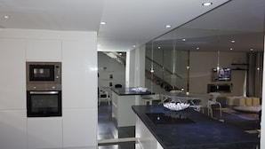 Appartamento Deluxe, 3 camere da letto, vista mare | Cucina privata