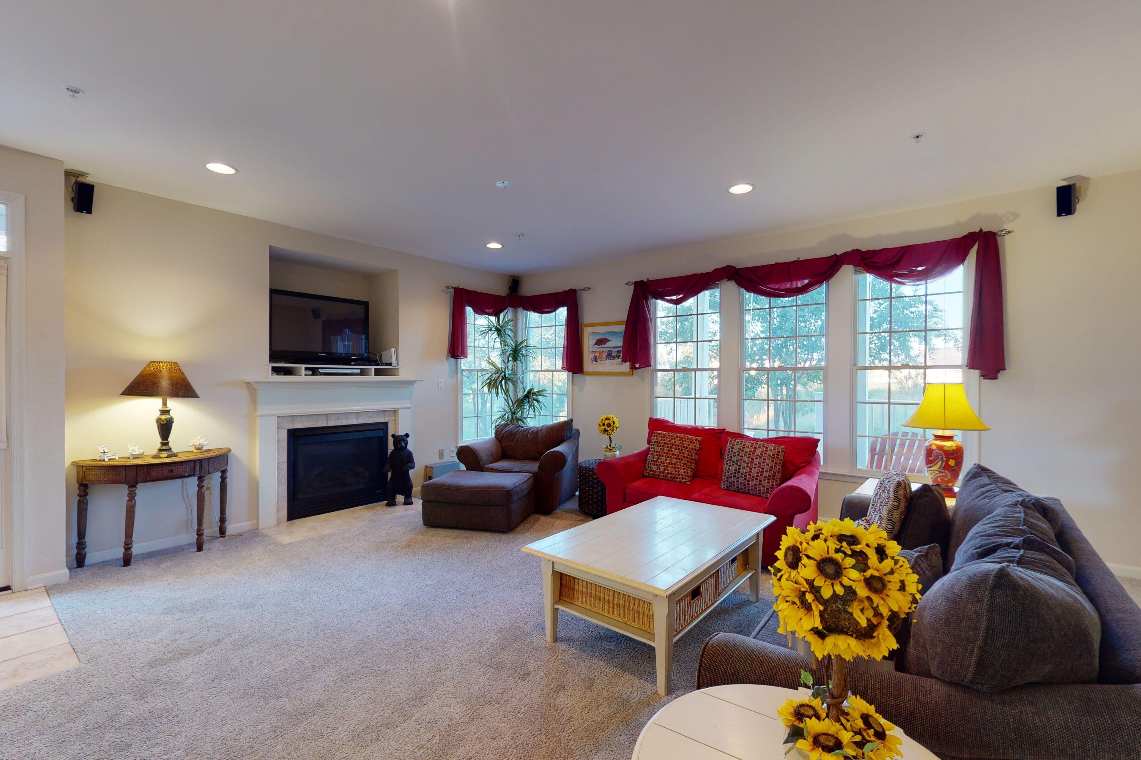 Bear Trap Dunes 1st floor condo w/ shared sauna, lakefront, and tennis court