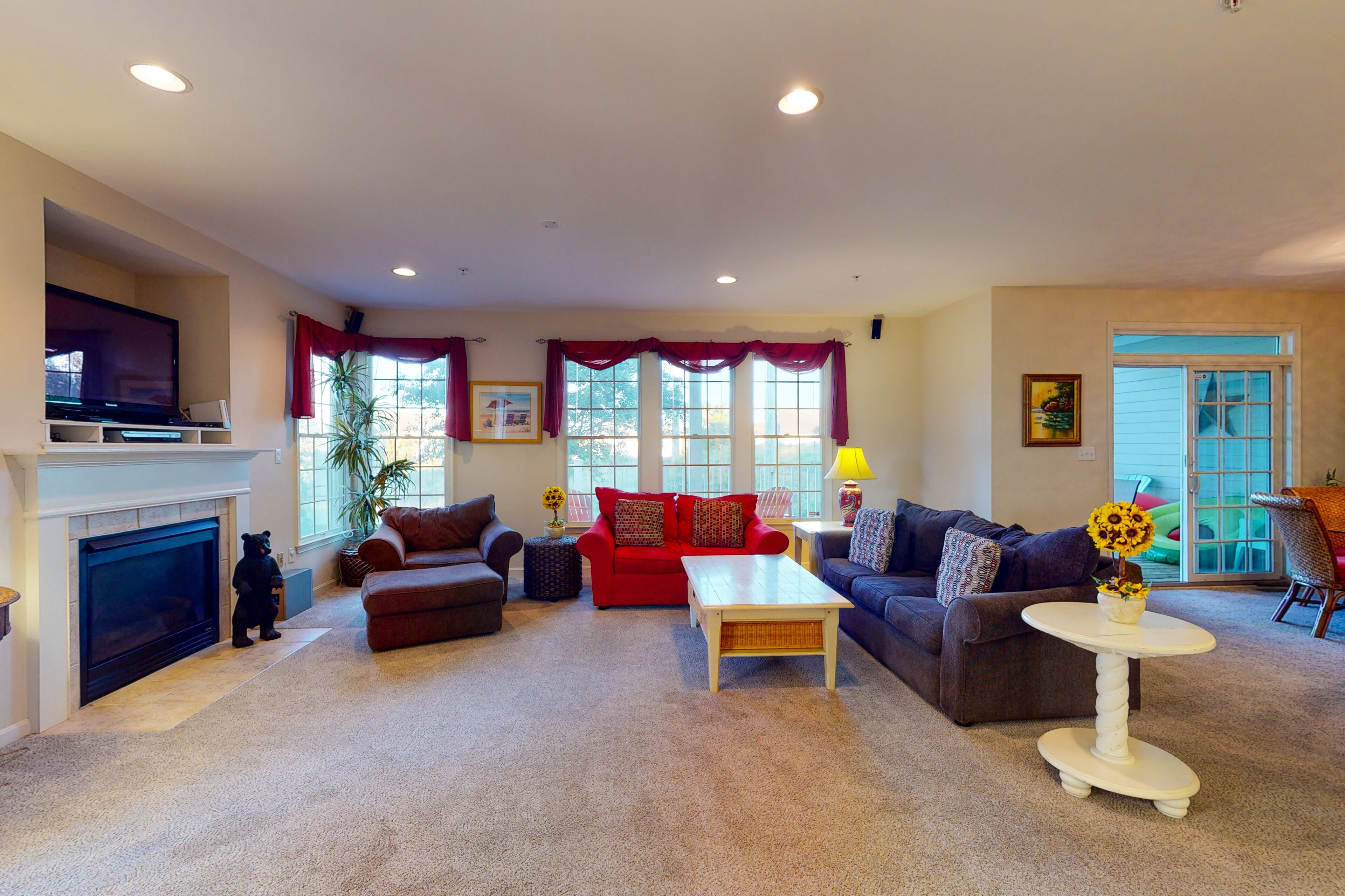 Bear Trap Dunes 1st floor condo w/ shared sauna, lakefront, and tennis court