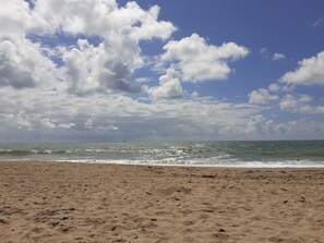 Beach nearby - Rental with heated swimming pool 800m from the sea (Brem-sur-Mer)