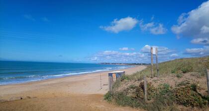 Rental with heated swimming pool 800m from the sea