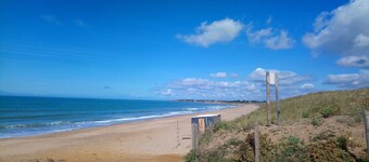 Rental with heated swimming pool 800m from the sea