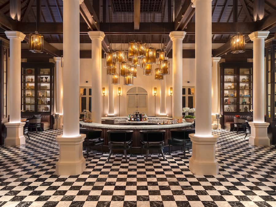 2 bars/lounges, poolside bar