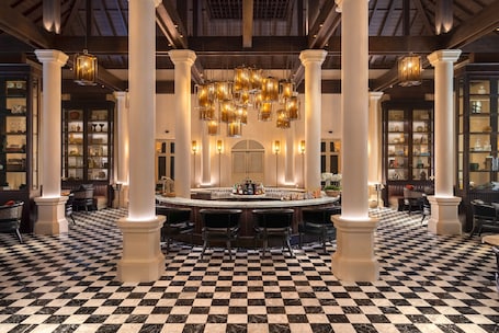 2 bars/lounges, poolside bar