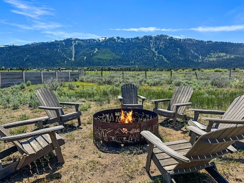 Amazing Tamarack Resort Views, Hot Tub, Huge Lot!