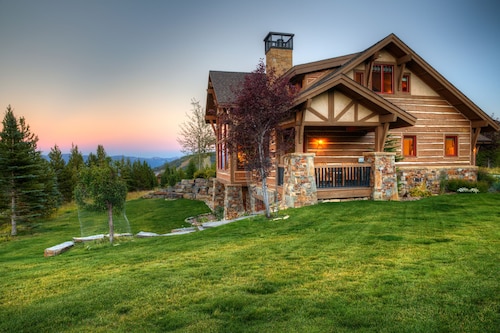 Half Hitch Chalet- Luxury Ski-In/ Ski-Out Avail Feb 10th-15th!